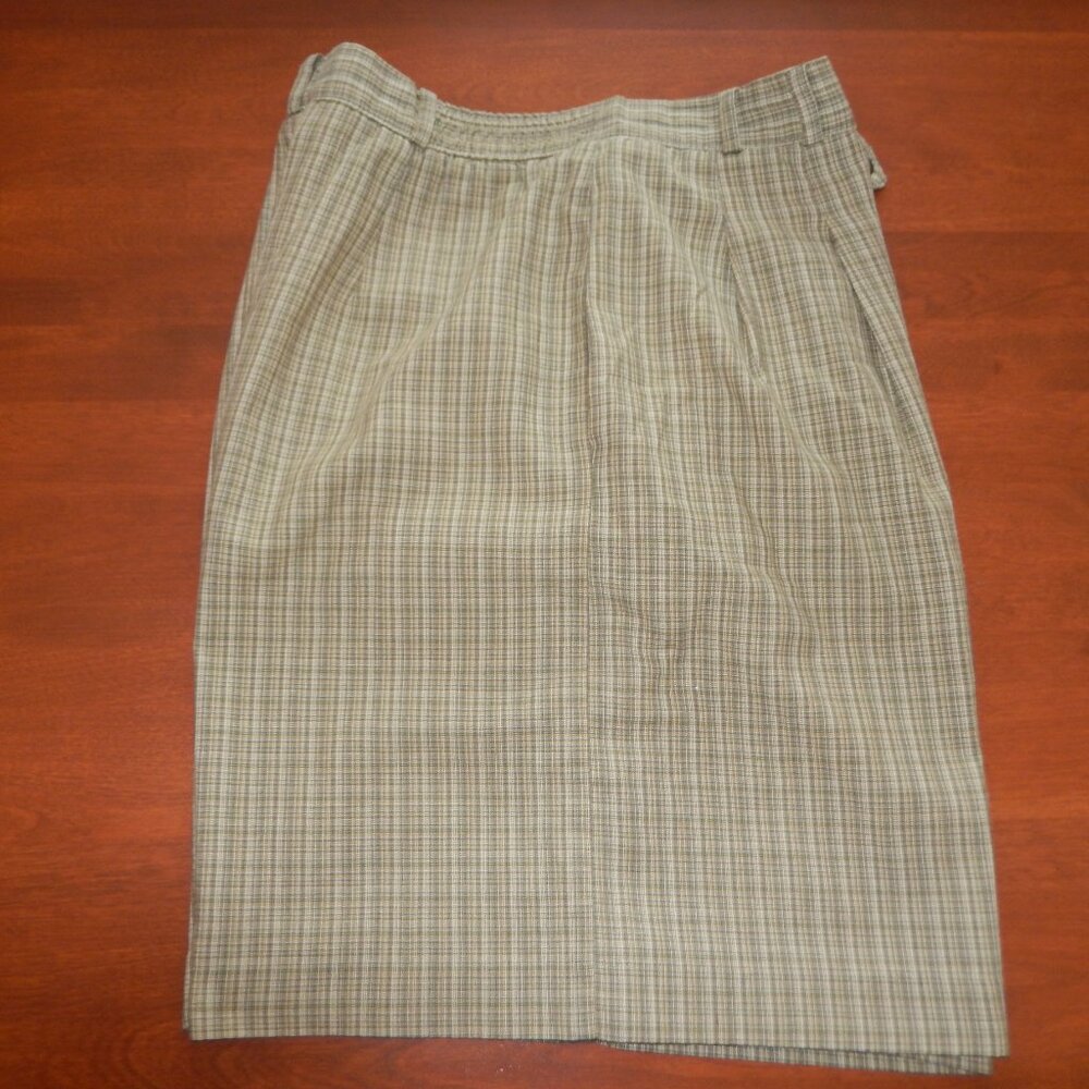 Blouse and shorts - Picture 2 of 5